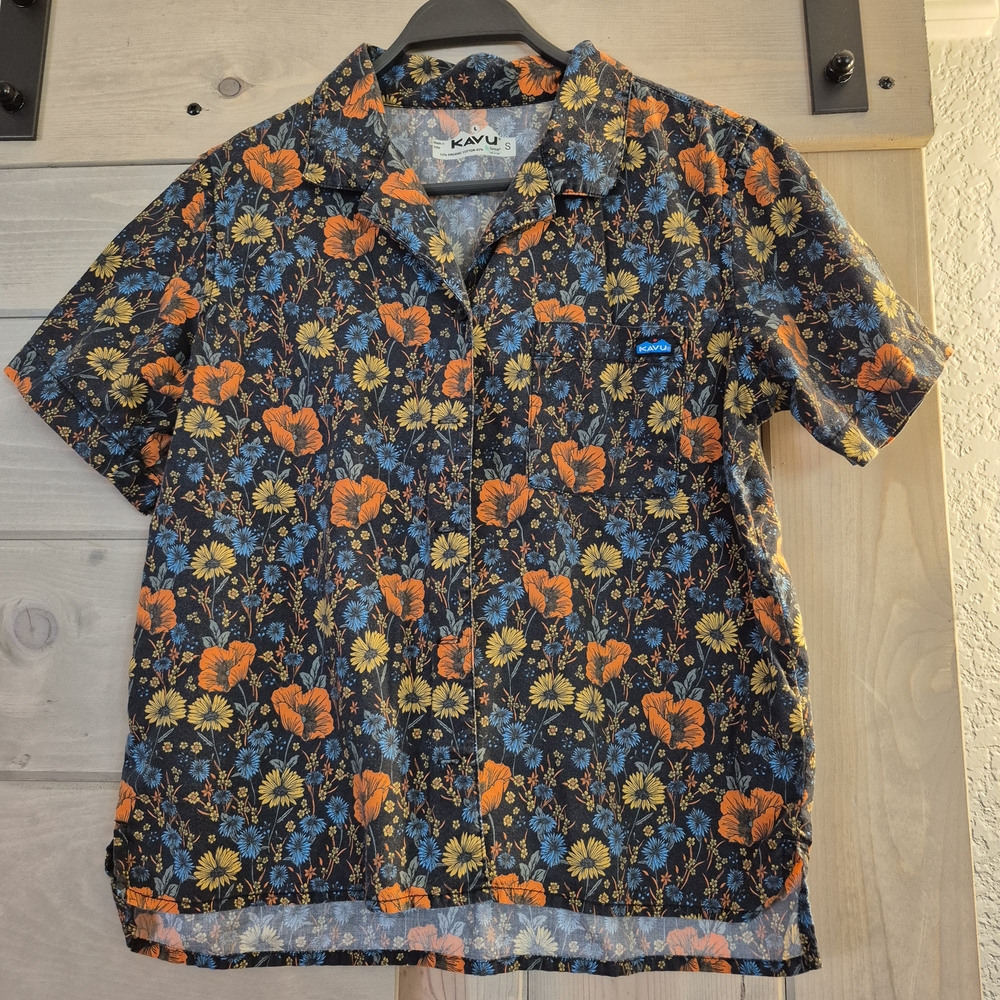 KAVU Women's Floral Short Sleeve Shirt - Blue and Orange